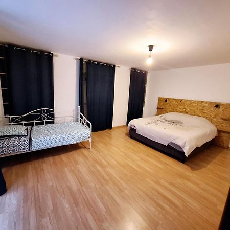Charmante Maison A Haybes Экстерьер фото